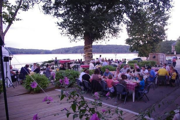 Logis Hotel Du Lac Нёвик Экстерьер фото
