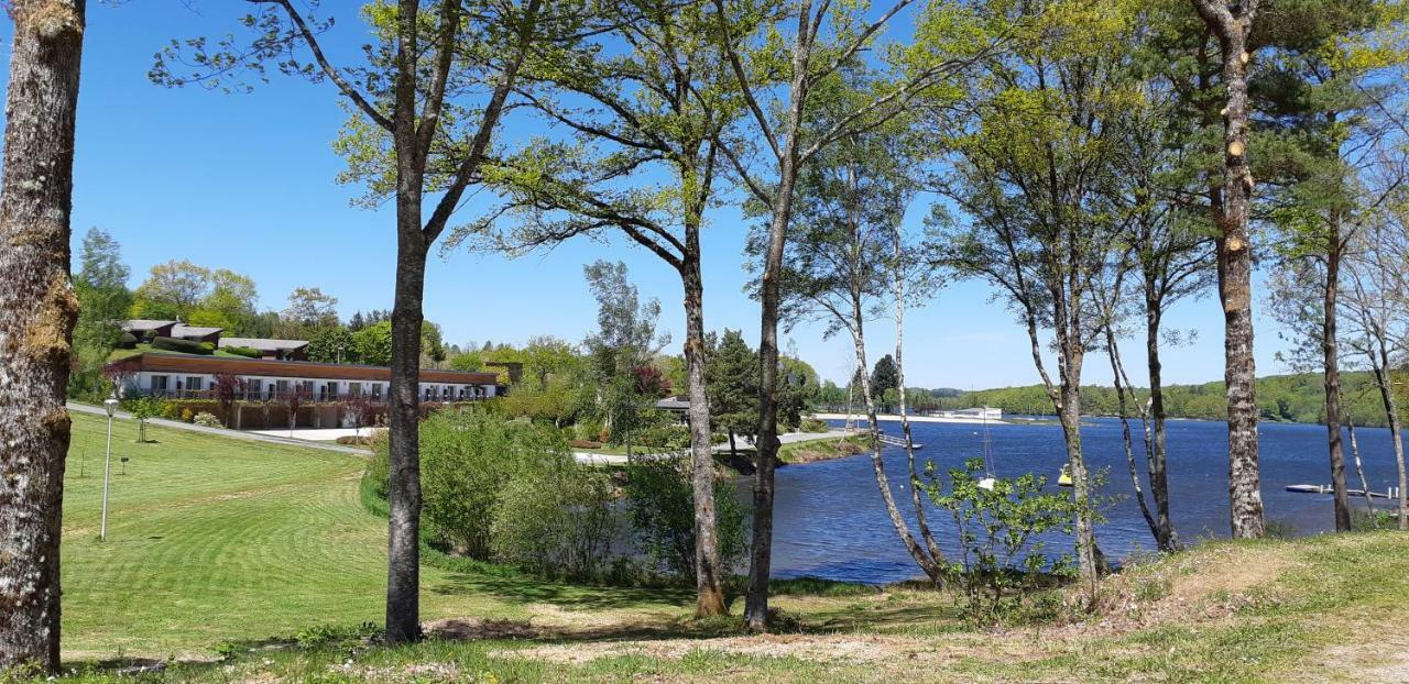 Logis Hotel Du Lac Нёвик Экстерьер фото